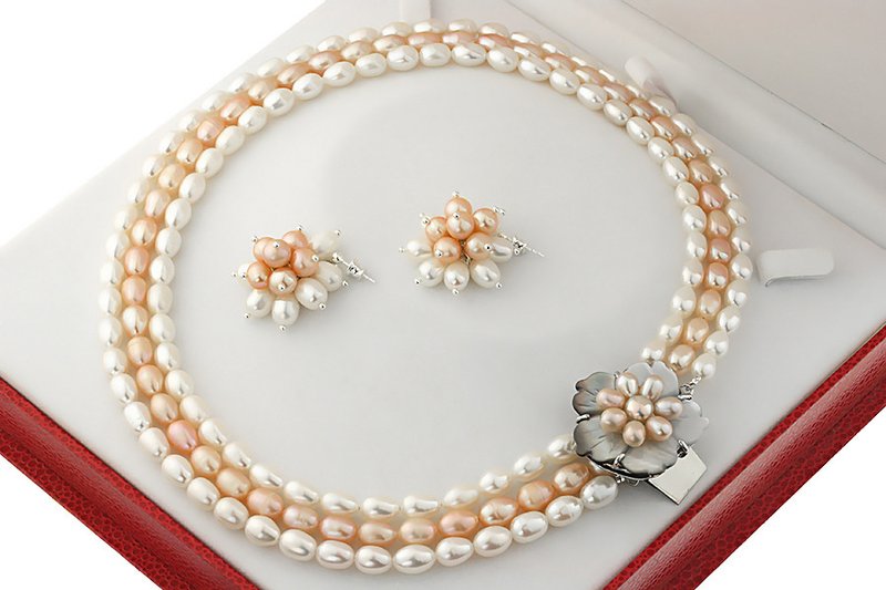 Set exclusivist cu flori din perle naturale ovale